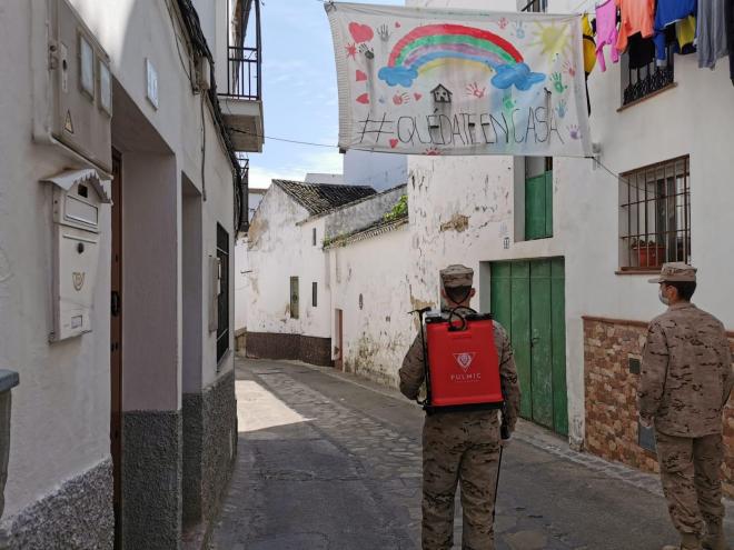 Infantes de Marina trabajan en la Operación Balmis contra el coronavirus COVID-19.