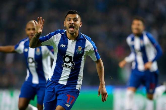 Jesús Corona celebra un gol con el FC Porto (Foto: EFE).