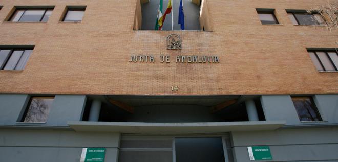 Fachada del edificio de la Junta de Andalucía.