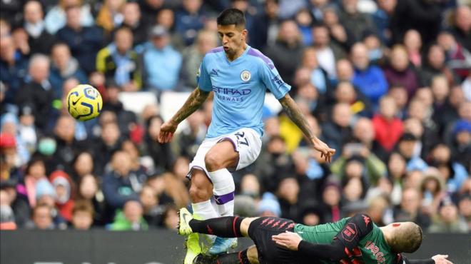 Joao Cancelo, pretendido por el FC Barcelona y jugador del Manchester City (Foto: EFE).