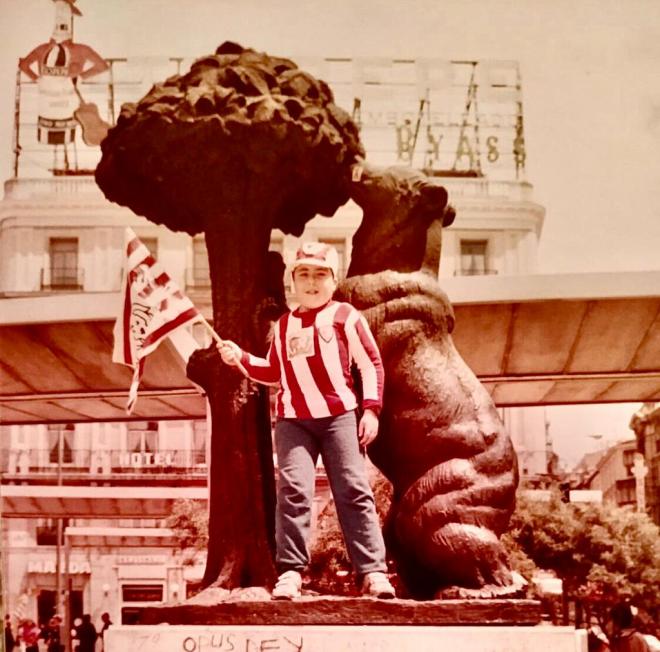 Unai Armentia, no en San Mamés, sino presumiendo de Athletic en Madrid en el año 1984.