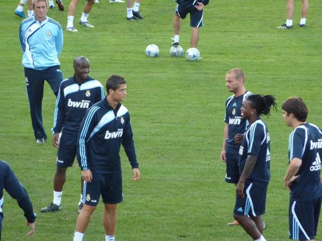 Cristiano Ronaldo, Wesley Sneijder, Lassana Diarra, Royston Drenthe y Kaká, en un entrenamiento de