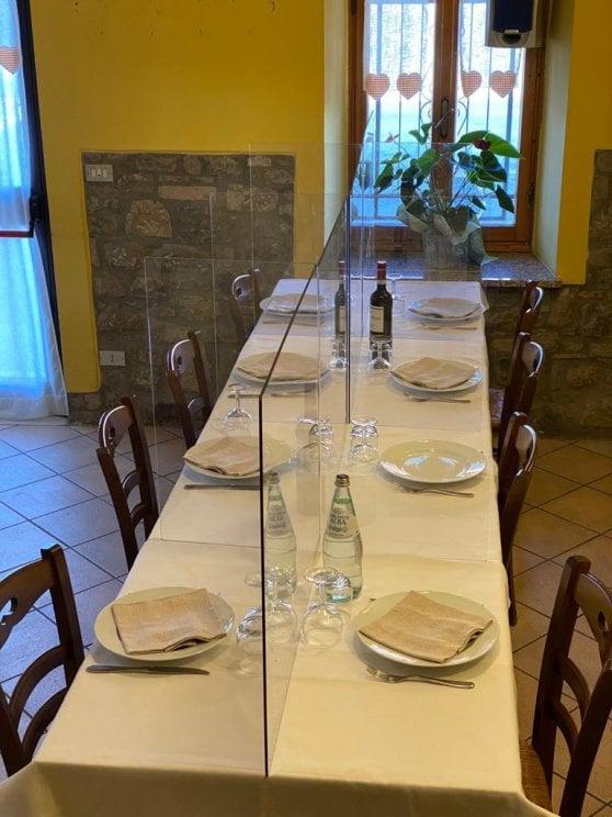 El aspecto que podrían tener las mesas de los bares y restaurantes (Foto: La Repubblica).