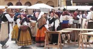 Feria de La Ascensión en Oviedo con los trajes tradicionales.