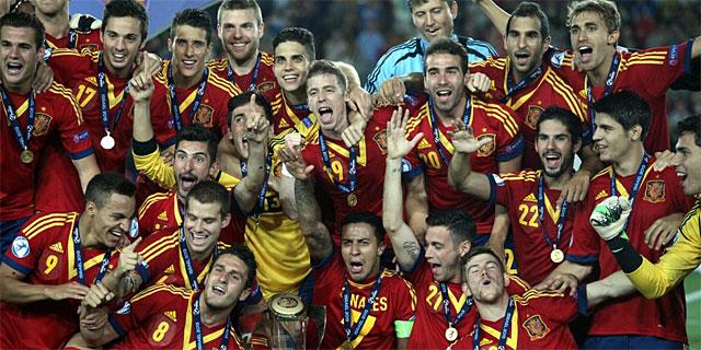 Iñigo Martínez e Iker Muniain (junto a Bartra) en la selección sub 21 que se proclamó campeona de Europa en 2013.