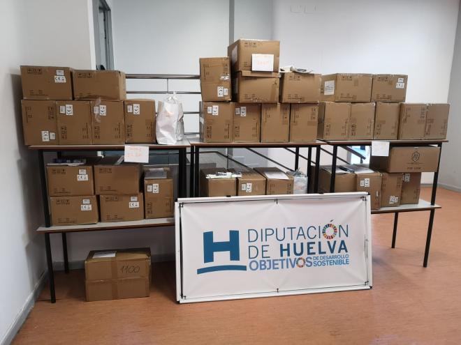 La Diputación de Huelva reparte 100.000 mascarillas.