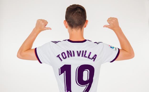 Toni Villa, en la presentación de la camiseta Adidas del Real Valladolid para esta temporada.