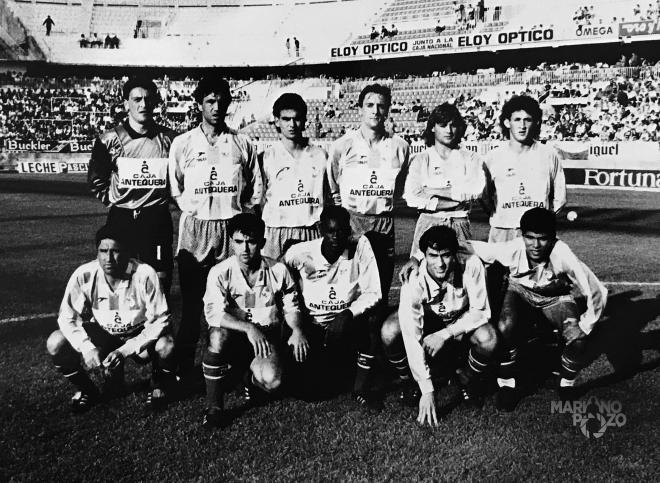 Once del Málaga ante el Mallorca (14 de abril de 1990). En pie: Jaro, Álvarez, Chesa, Ruiz, Chano, Merino. Abajo: Esteban, Rivas, Usuriaga, Matosas y Charles.