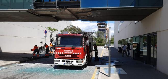 Camión de bomberos en el hospital La FE