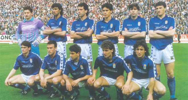 Alineación del Real Oviedo en un partido de la temporada 1989/1990.