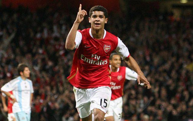 Denilson cuando jugaba en el Arsenal.