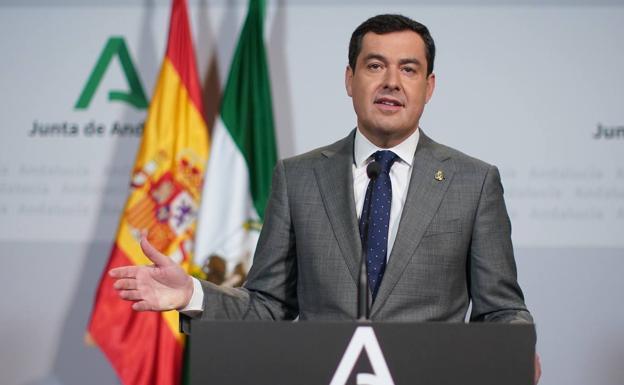 El presidente de la Junta de Andalucía, Juanma Moreno, comparece ante los medios (Foto: EFE).