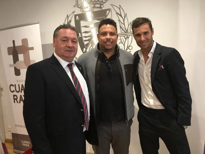 Iván Helguera, junto a Ronaldo en una imagen reciente.