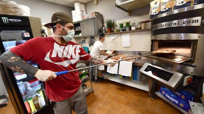 Pizzería en Italia durante la crisis del coronavirus.