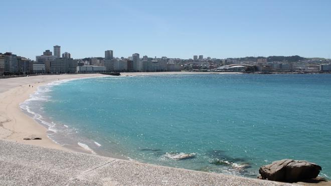 Playa del Orzán, en A Coruña (Foto: playasycalas.com)