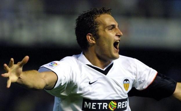 Baraja celebra un gol ante el Espanyol en la Liga de 2002