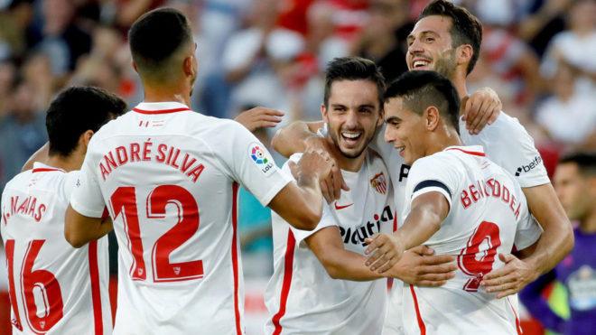 Ben Yedder celebra un gol con Sarabia, Franco Vázquez y André Silva.