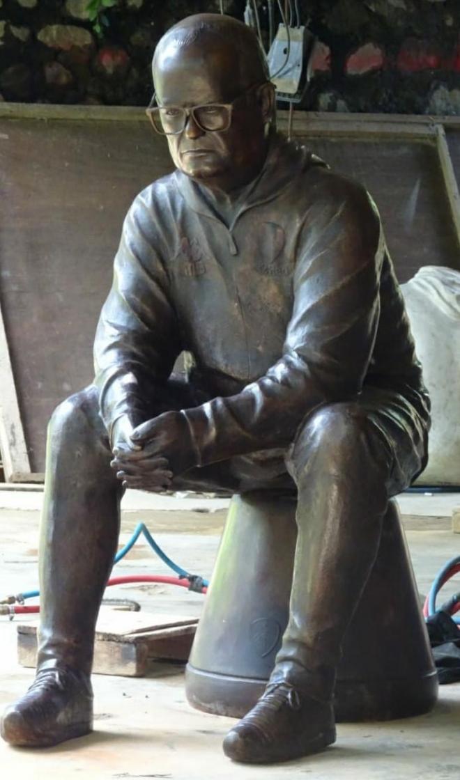 La estatua de Marcelo Bielsa en bronce encargada por un hincha del Leeds United.