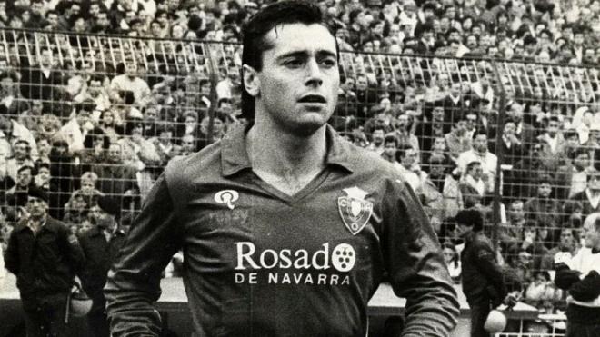 Michael Robinson, en un partido con el Osasuna.