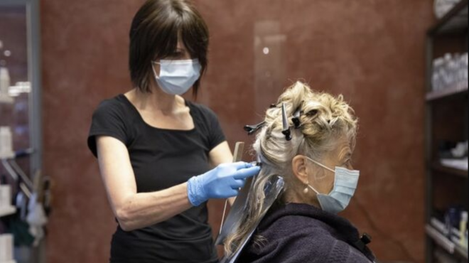 Suiza ha abierto sus peluquerías tras el coronavirus (Foto: EFE).