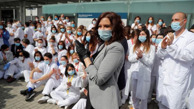 La presidenta de la Comunidad de Madrid, Isabel Díaz Ayuso, asiste al acto de cierre del hospital