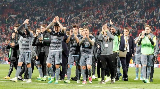 Jugadores dando gracias a la afición en Old Trafford (Foto: UEFA).