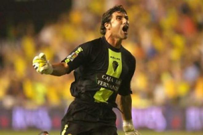 Armando, celebrando un gol del Cádiz.