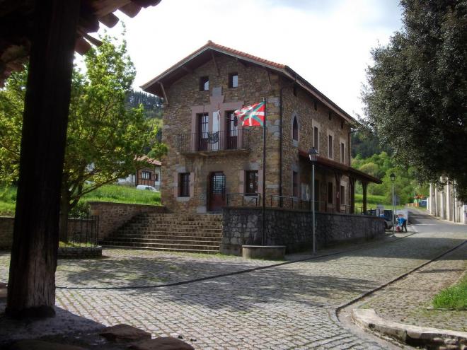 Fachada del Ayuntamiento de Arakaldo, uno de los municipios de Bizkaia sin coronavirus.