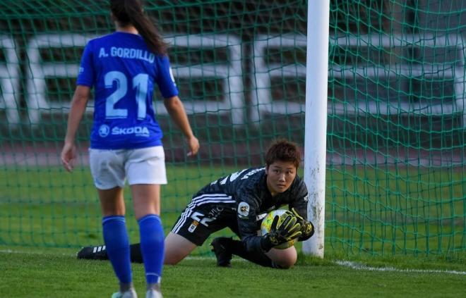 Kanae Fukumura, durante un partido con el Real Oviedo (Foto: M.Konakamura).