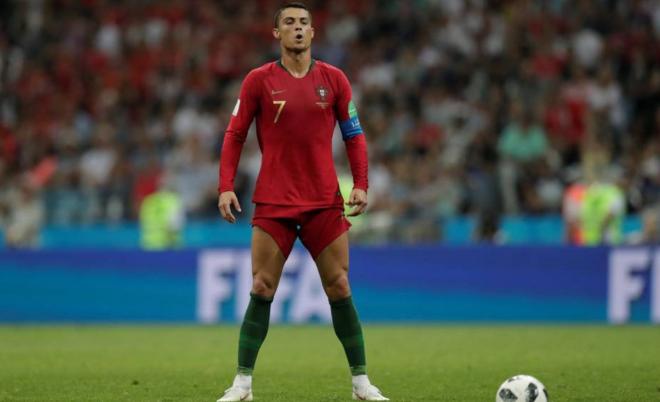 Cristiano Ronaldo, antes de un lanzamiento de falta en el Portugal-España del Mundial 2918.