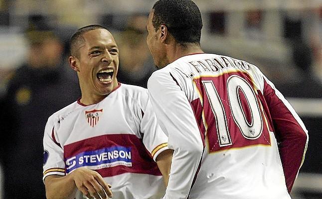 Adriano y Luis Fabiano con el Sevilla.