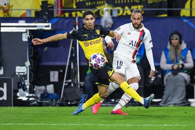 Achraf y Neymar, durante el partido de la Champions League.