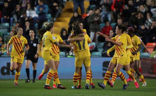 Patri Guijarro celebra con sus compañeras el gol ante el Atlético en la Supercopa femenina (FOTO:
