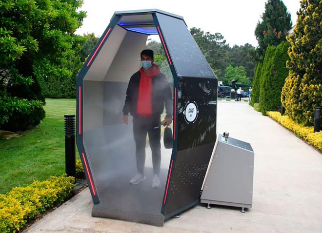 El Besiktas instala una cabina desinfectante en sus instalaciones (FOTO: @Besiktas).