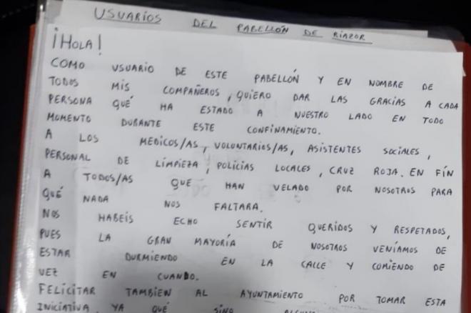 La carta escrita por los usuarios del albergue de Riazor (Foto@YoyaNeira)