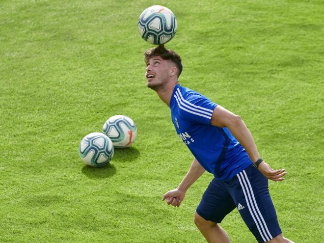 Javi Puado en el entrenamiento (Foto: Tino Gil/Real Zaragoza).