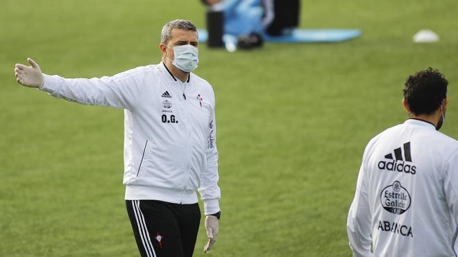 Óscar García dirigiendo el entrenamiento (Foto: RCCV).