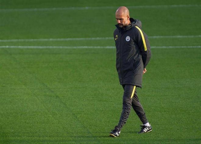 Guardiola, durante un entrenamiento con el Manchester City (Foto: EFE).