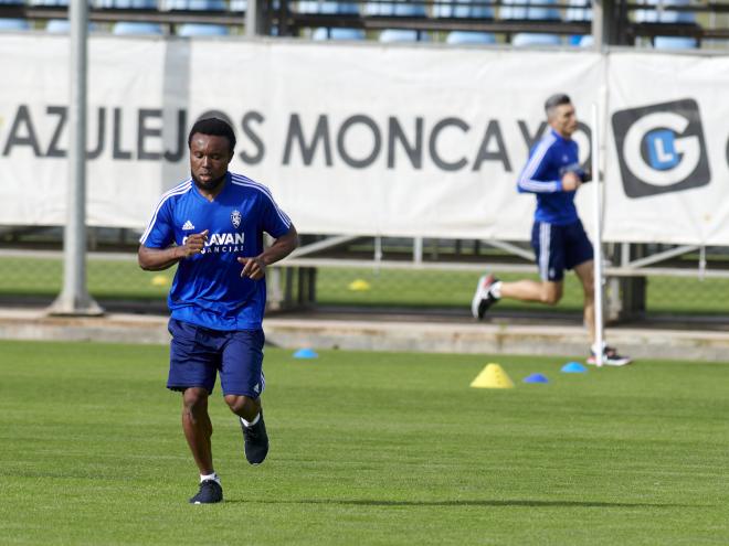 Igbekeme se ejercita en la Ciudad Deportiva (Foto: Real Zaragoza).