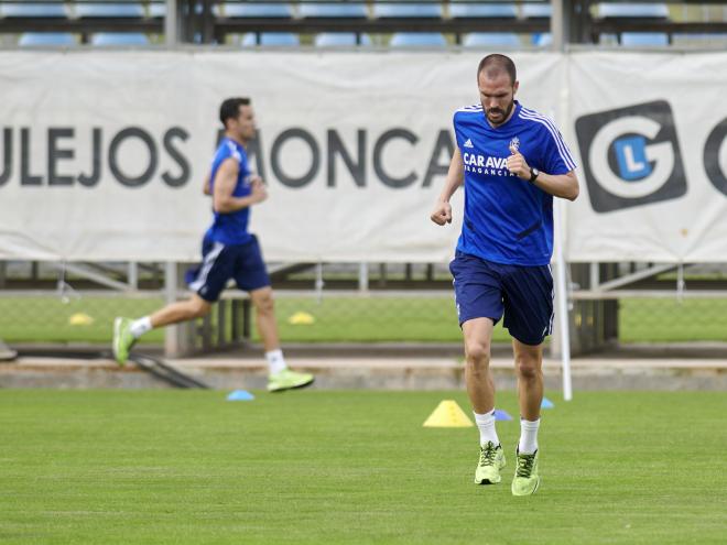 Atienza en un entrenamiento del Real Zaragoza (Foto: Tino Gil/Real Zaragoza).