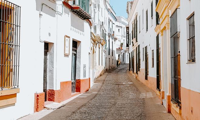 Calle de un pueblo vacía durante la crisis del coronavirus.