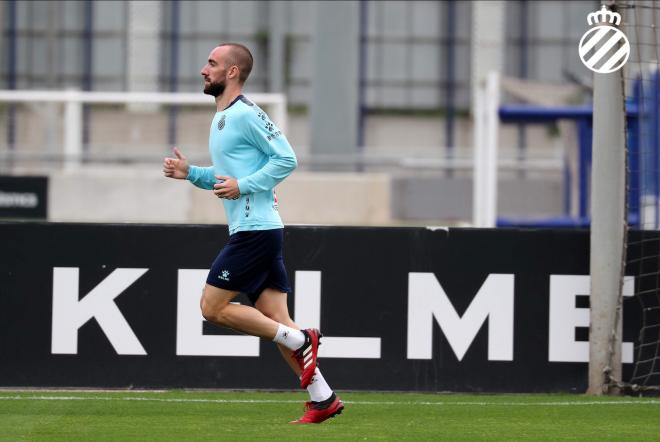Darder, durante el entrenamiento del Espanyol de este jueves (Foto: RCDE).