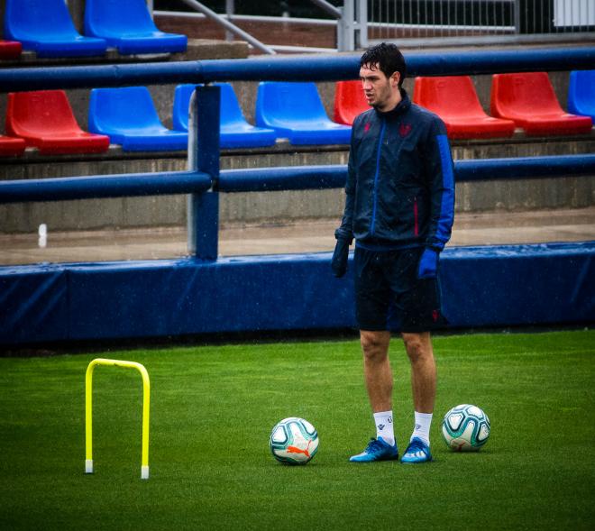 Vukcevic durante un entrenamiento en Buñol. (Foto: Levante UD)