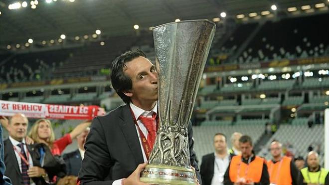 Unai Emery celebra la Europa League ganada en Turín.