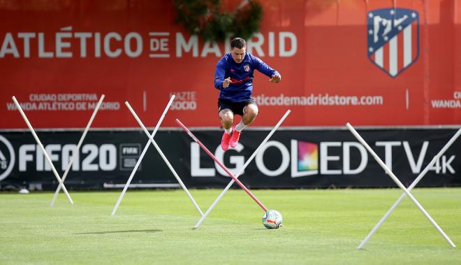 Giménez, durante un entrenamiento con el Atlético de Madrid (Foto: ATM).