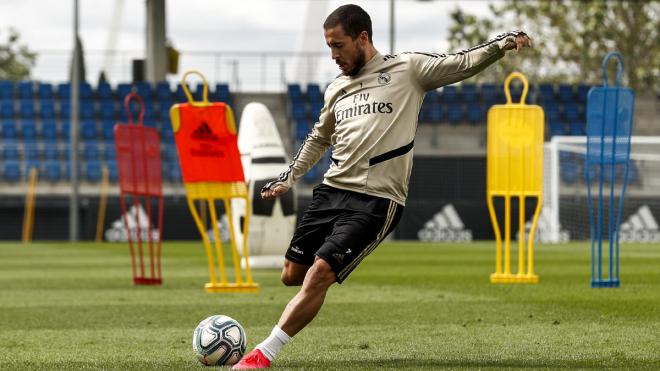 Hazard durante uno de los primeros entrenamientos tras el parón por el coronavirus (Foto Real Madrid).