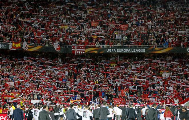 Afición del Sevilla en la final de Basilea ante el Liverpool.