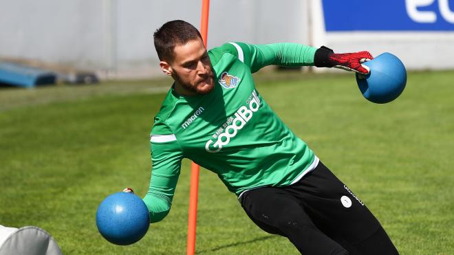 Álex Remiro, en un entrenamiento en Zubieta (Foto: Real Sociedad).
