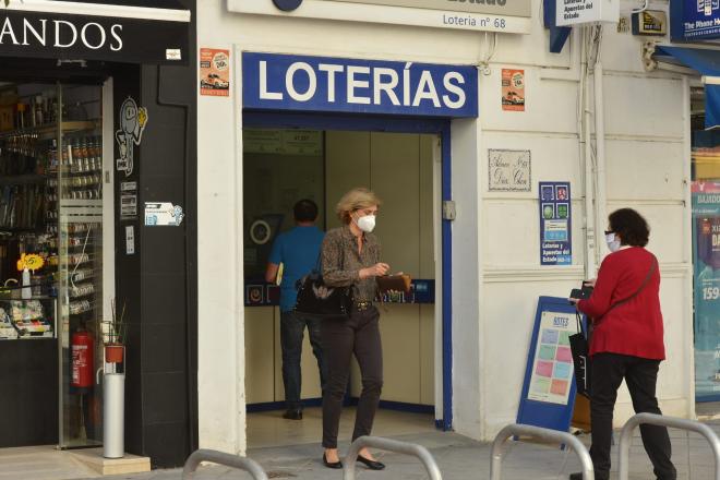 Administración de Loterías de Sevilla que abrió el 18 de mayo (Foto: Kiko Hurtado).