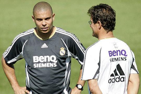 Fabio Capello, junto a Ronaldo, en su etapa como entrenador del Real Madrid.